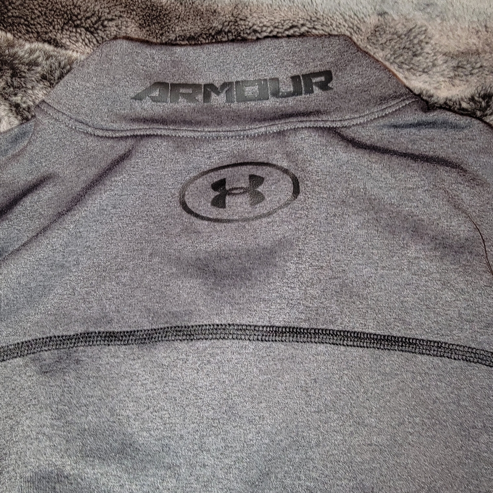Under Armour Mock Neck Size Small
